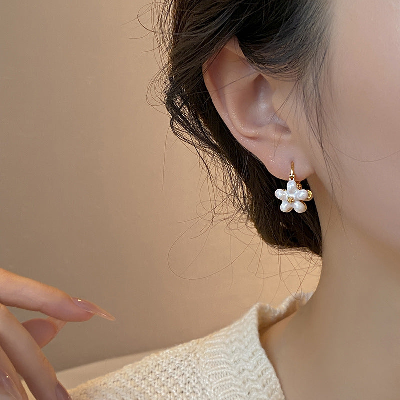 Wholesale Double-sided Cat's Eye Flower Elegant Small Delicate Earrings
